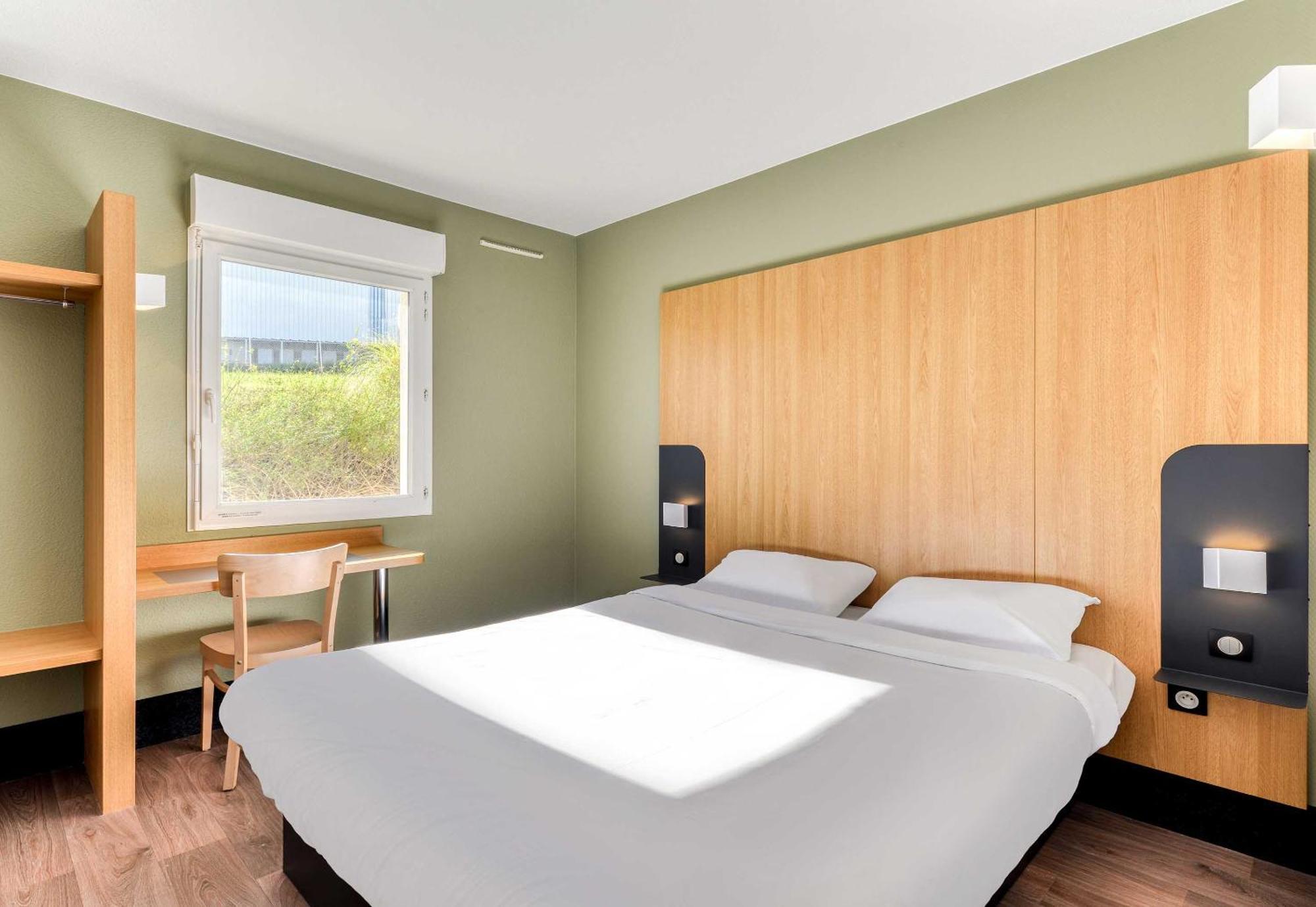 Hotel B&B HOTEL Pézenas 2*